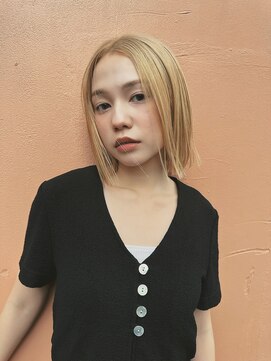 ヒュージ 三軒茶屋(huge) ぱつっとボブ ベージュカラー