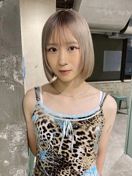 ロジ(loji) ハイトーンベージュのボブ