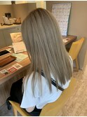 ホワイトベージュカラー