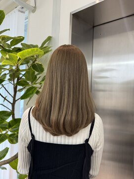 オン(on.) カーキベージュ