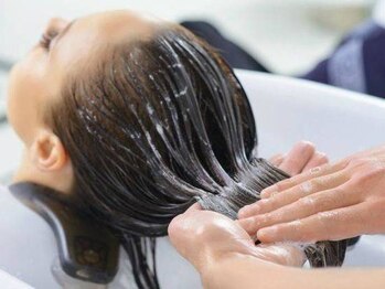 クー(KUU)の写真/≪スパブース完備☆≫美しい髪は健康な＜頭皮＞から。リラックスしながら頭皮ケアができる極上美容時間！