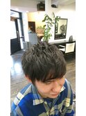 黒髪でも軽やかに仕上げたソリッドマッシュ