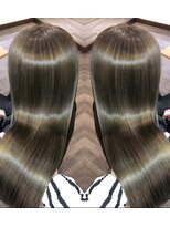 シシ 新宿(She 2.)&nbsp;美髪×デザインカラー＝ミルキーグレージュ