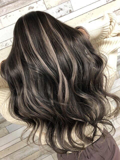 【hair lounge viviana】シルバーカラーアッシュグラデーション