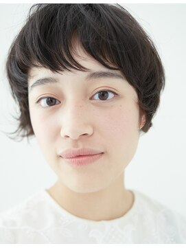 エン(YENN) やさしく肌になじむショートスタイル