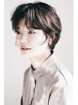 クルン(CULN)&nbsp;センター分けのショートで大人っぽさのあるスタイル