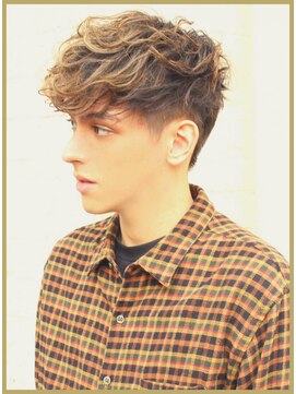 ジジバイワースホワイル(jiji by WORTH WHILE) ハイトーンカラー前髪パーママッシュパーマ波巻きショートウルフ