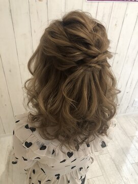 ルナクレセント (Luna crescent) ルーズハーフアップ