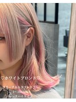 ルイス(L'wis)&nbsp;ホワイトカラーにエクステ ベビーピンクハイライト【L'wis乙津】