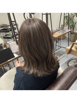 アッカ(ACCA by e.m.a) 白髪ぼかし/ハイライト/ワンレンカット/髪質改善