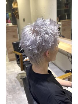 リタ(rita.) 島田叶夢　ホワイトシルバー×スパイキーショート