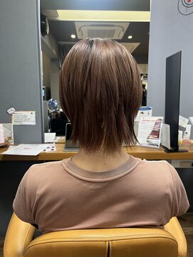 リッツファミリーズ ニコ本原店(RIT FAMILY Z) ウルフレイヤーと顔周りのローライトで個性派ショート