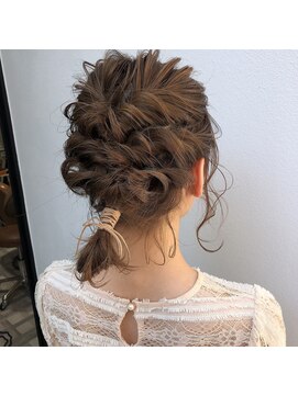 カシェ マエノヘタ(Cashe'e MAENOHETA) もこもこ紐アレンジ