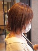 アッシュベージュの切りっぱなしボブ