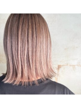 ヘアアイラッシュ リベット(hair eyelash RIVET) 切りっぱなしボブ×ハイライト