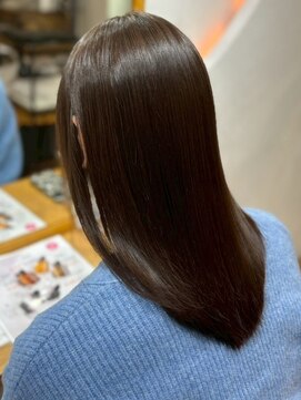 透明感カラー アッシュブラウン 髪質改善 セミロング 20代