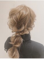 ヘアサロン トラヴィス(hair salon Travis)&nbsp;結婚式でも使える編みおろしヘアアレンジ
