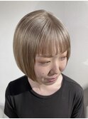 ミニボブ　ブロンドヘア　ブロンドベージュ　