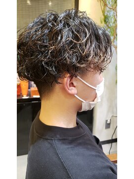 インアンドヤング(in&yang) ツーブロックショート刈り上げボブ×プードルパーマ×ハイライト