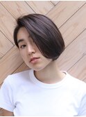 大人の柔らか前下がりショートボブ