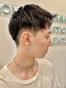 ロミーオム 本厚木(ROMMY. Homme) 刈り上げツーブロックアップバングショートビジネスメンズヘア