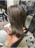 外ハネボブ　切りっぱなしボブ　ハイライトカラー