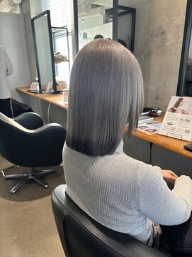 バルバオ サロンドベレーザ 大須(BALBAO salon de belleza) *シルバーカラー×裾カラー*