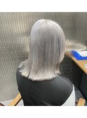 シルバー系のヘアカラーはブリーチ2回以上から可能です♪