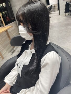 リーオオサカ(Lee Osaka) 【気品高い】黒髪×お顔まわりレイヤー/新出奈津樹