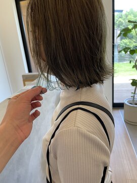 ミラ(mira) 【mira】外ハネボブ × オリーブカラー