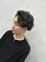 縁 ハナレ(en 870)&nbsp;ツイストスパイラル　ナチュラルパーマ　センターパート