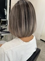 エイチ(H) xバレイヤージュ/イメチェン/ホワイトブロンド/外ハネボブ/美髪