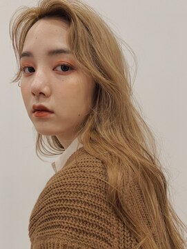 エイチ(H) シースルーマッシュハイライトセミロングブリーチなしカラーボブ