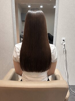 リフラ(Rifla)の写真/【贅沢ケアの美髪矯正】高級薬剤Synergy×贅沢処理剤で芯から潤う。毛先まで滑らかな極上シルク髪