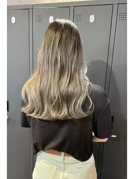 ハグ 横浜(HUG) バレイヤージュ　ホワイトグレージュ