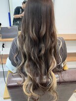 ランプ(Lamp)&nbsp;白髪ぼかし/髪質改善/インナーカラー ビフォアー＆アフター