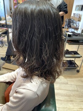 サラ(sarah) 鎖骨下レイヤー/パーマスタイル