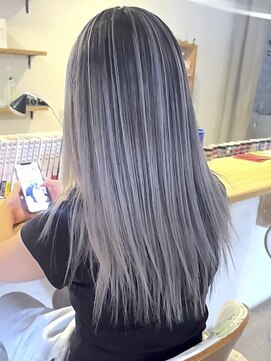 ブレイズヘアー(BLAZEhair) 【筋感バツグン】ホワイトシルバーバレイヤージュ×ブリーチ2回