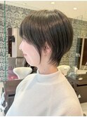 earthショートレイヤーボブミルクティー丸みショートボブ
