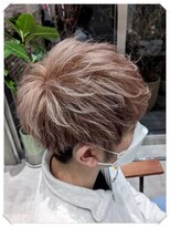 エクラヘアーズボウグループ(eclat hair’s BEAU group)&nbsp;束感レイヤーショートとハイトーンミルクティーベージュカラー