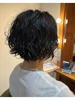 ビハインドザカーテン(BEHIND THE CURTAIN)&nbsp;くせ毛を活かしたレイヤーショートボブ×パーマ風レイヤーボブ