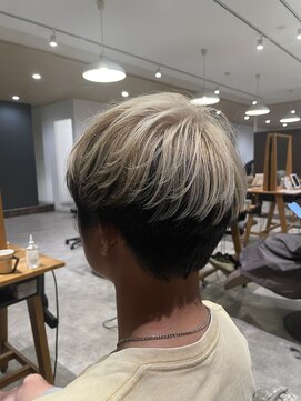 ビスポーク(BESPOKE) コントラストがクール◎ホワイトブリーチ白黒マッシュ