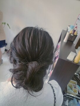 ヘアセットサロンエッジ(Edge) 新歓コンパ用サイド編込みゆるお団子