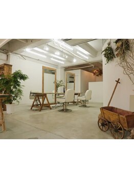 カウンセリングから仕上げまで丁寧な施術◎解放感溢れるアンティークなお洒落空間も魅力の1つ♪