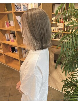 ソワンドゥブレス 瓜破店(soin de brace) inner color white ×