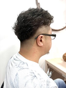 サロンドジョー(salon de joe) ツイストスパイラルパーマメンズマッシュ波巻きパーマ　奥東巧真