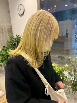 イーラ(era) ホワイトベージュ×イエロー/奥田 朱香