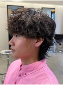 ラフにキマる無造作パーマのマッシュウルフスタイル