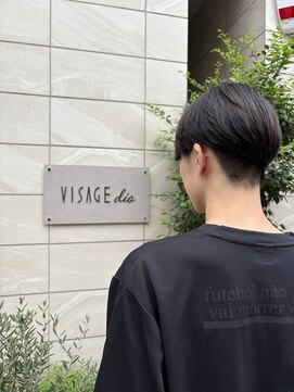 ヴィサージュディオ(VISAGE dio) 前下がりセンターパート