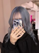 ダズリングディア(Dazzling Deer)&nbsp;水色／巻き髪／ミディアム／ハイトーン／ウェーブヘア